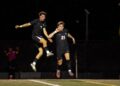 Edoardo Oliveri, numero 21 di Colorado Mesa, esulta dopo il gol contro UCCS