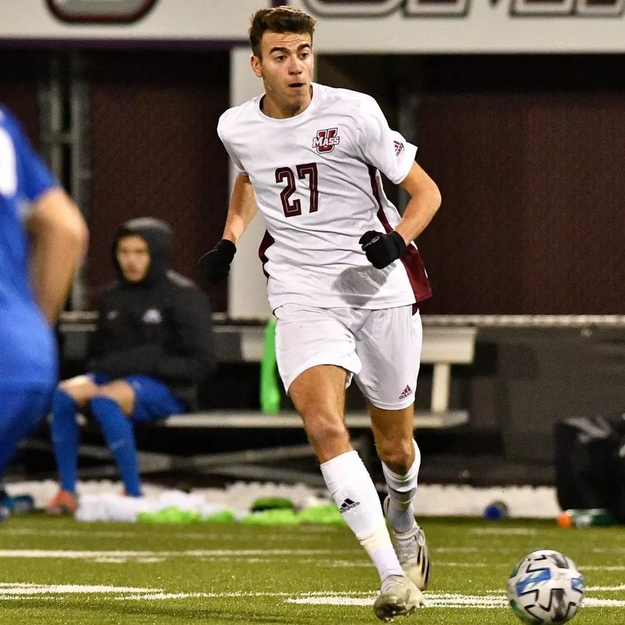 Filippo Begliardi con la maglia di UMass Amherst