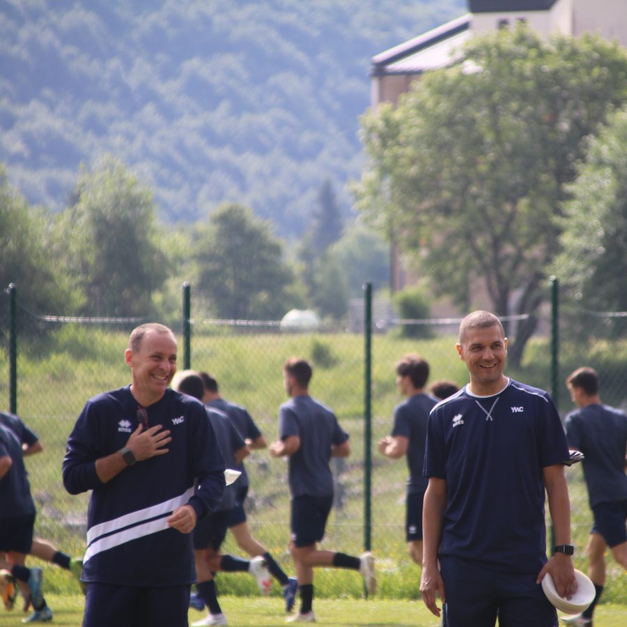 Stefano Romanin in campo con lo staff YWC